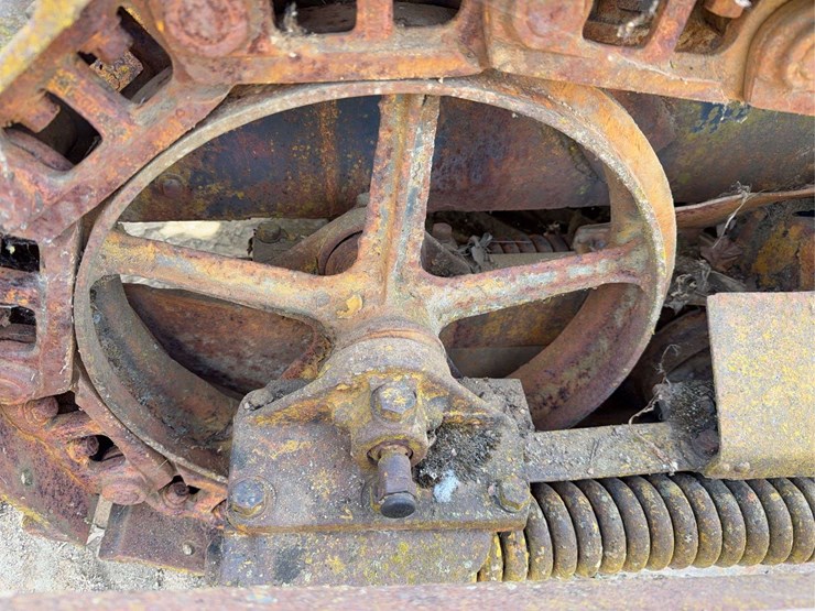 caterpillar-ten-image-10