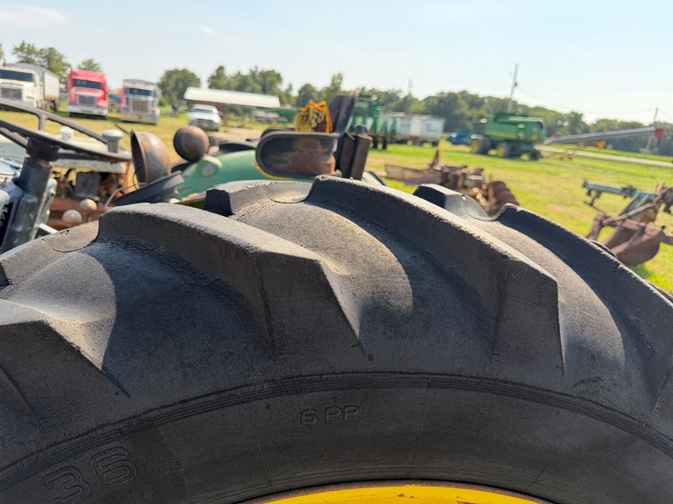 1972-john-deere-820-image-6