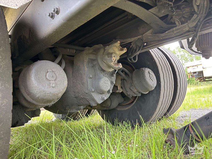 2019-freightliner-m2-106-image-39