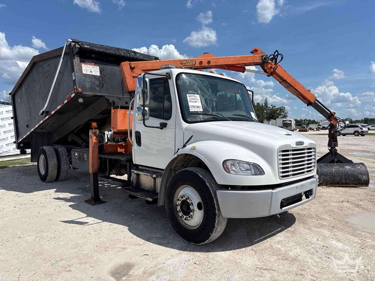 2014-freightliner-m2-106-image-2