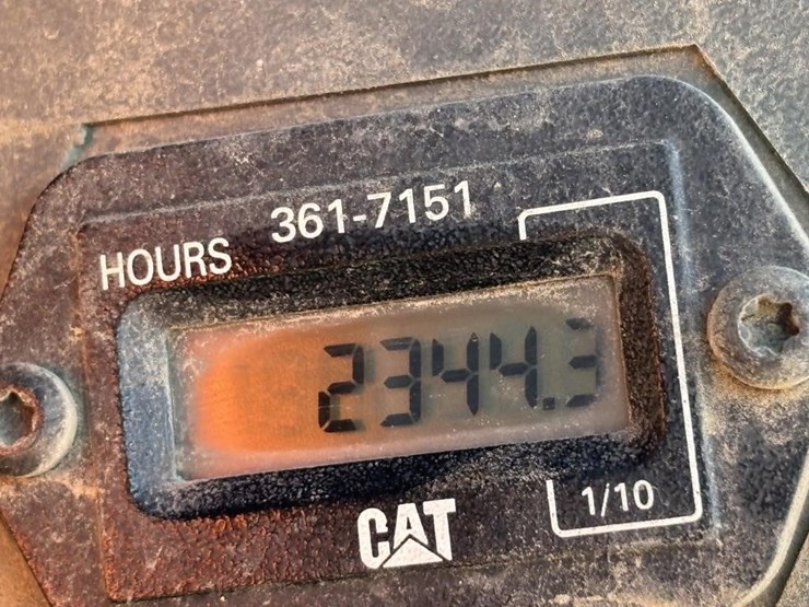 2014-caterpillar-226b3-image-44