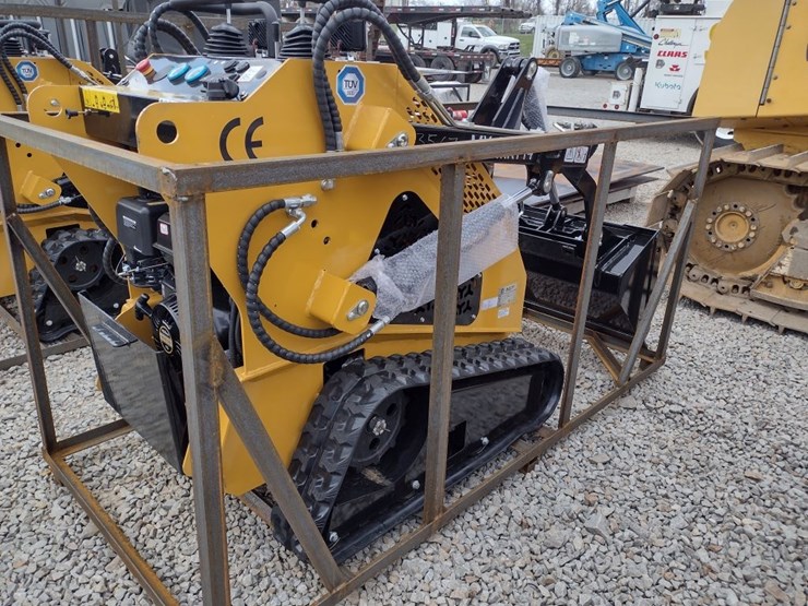 agt-mx-mrt14-compact-track-loader-(qea-3567)-image-1