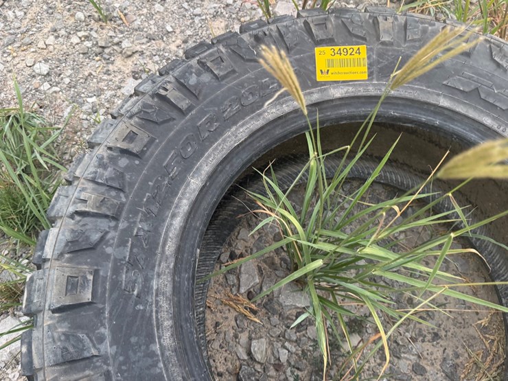 #34924-•-12.50/r20-tire-inv#-34924-image-5