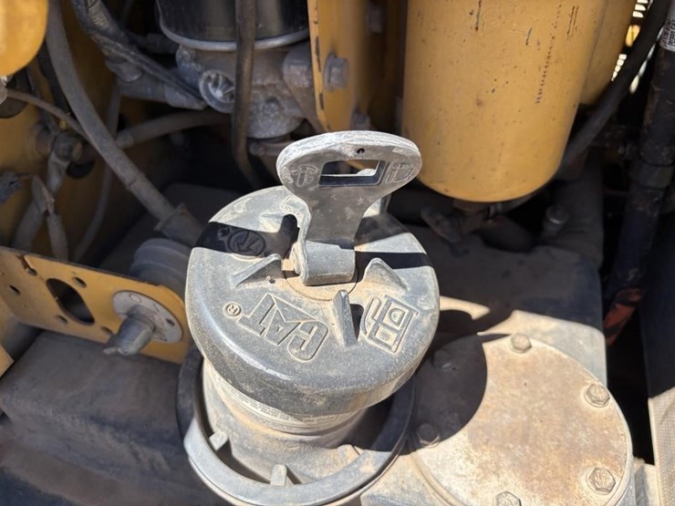 2005-caterpillar-143h-image-65