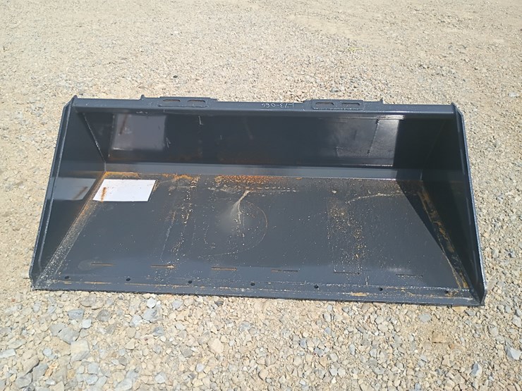 #l73-065-•-wolverine-72"-bucket-skid-steer-attachment-image-1