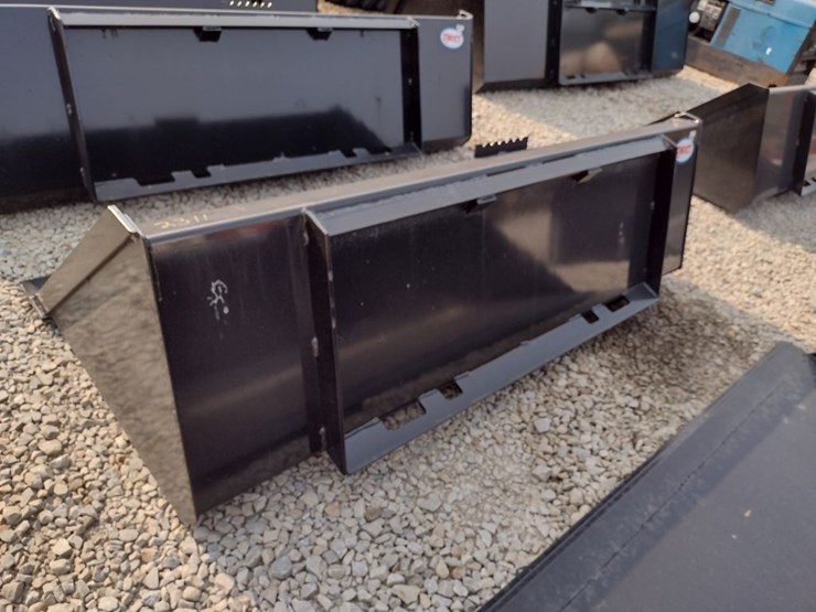 66-in-skid-loader-bucket-(qea-2311)-image-1