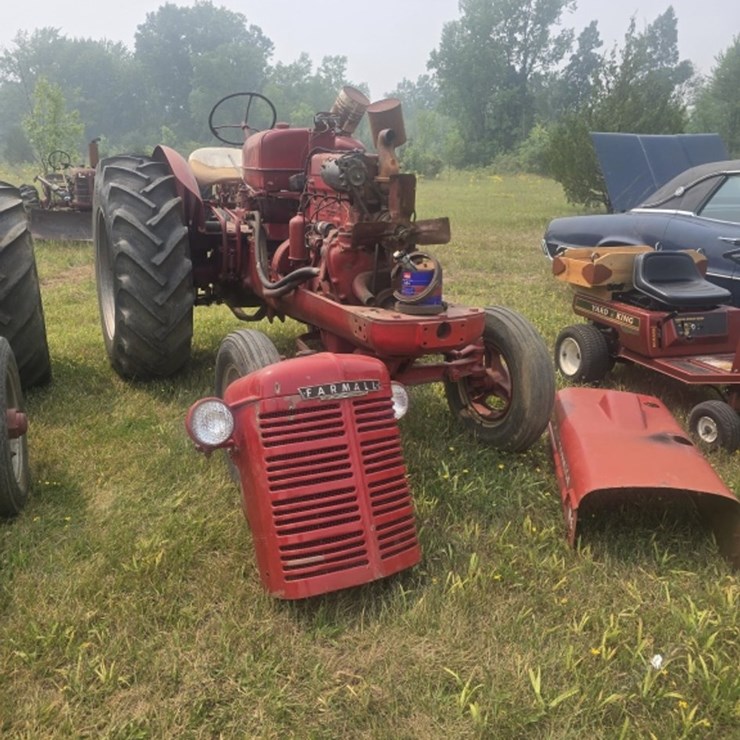 #8 • Mccormic W6 Vintage Tractor