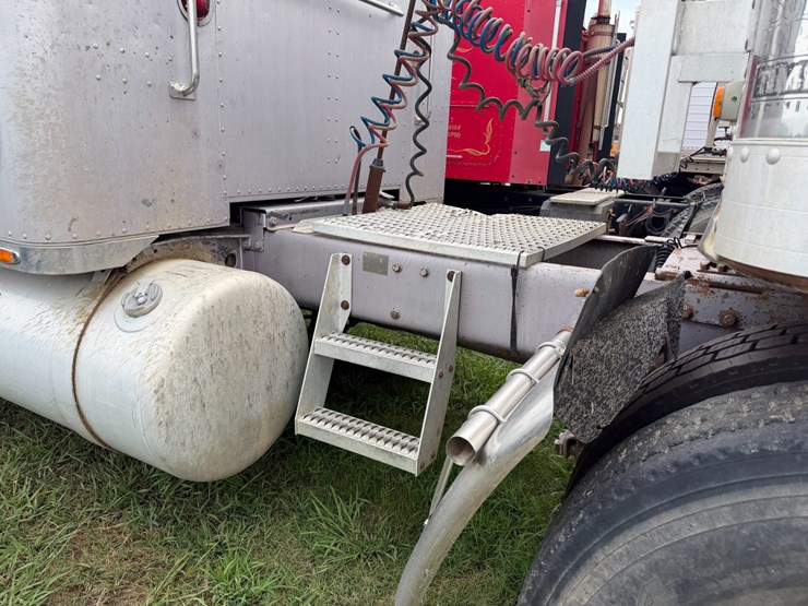 1989-peterbilt-379-image-27