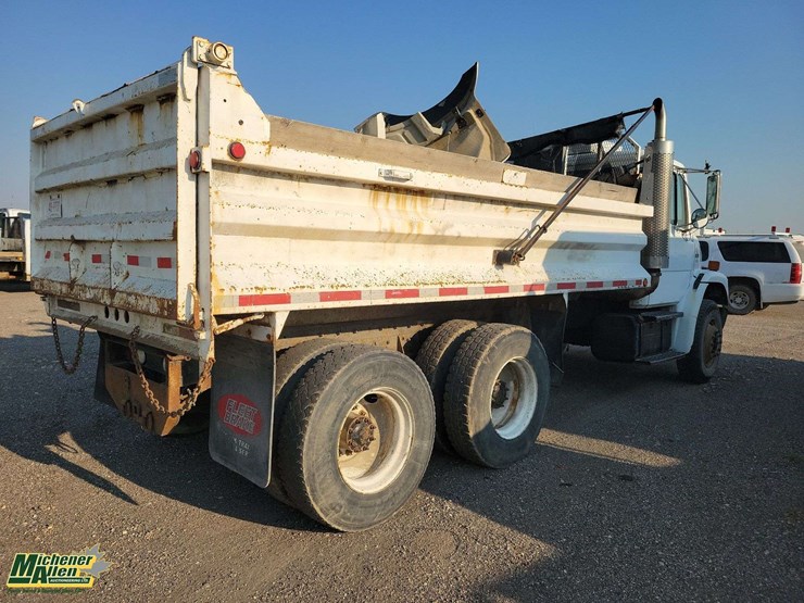 2000-freightliner-fl80-image-6