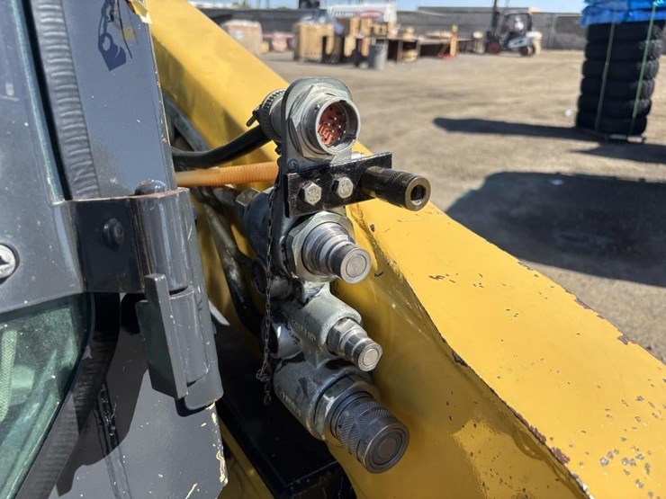 2018-yanmar-s220r-image-15