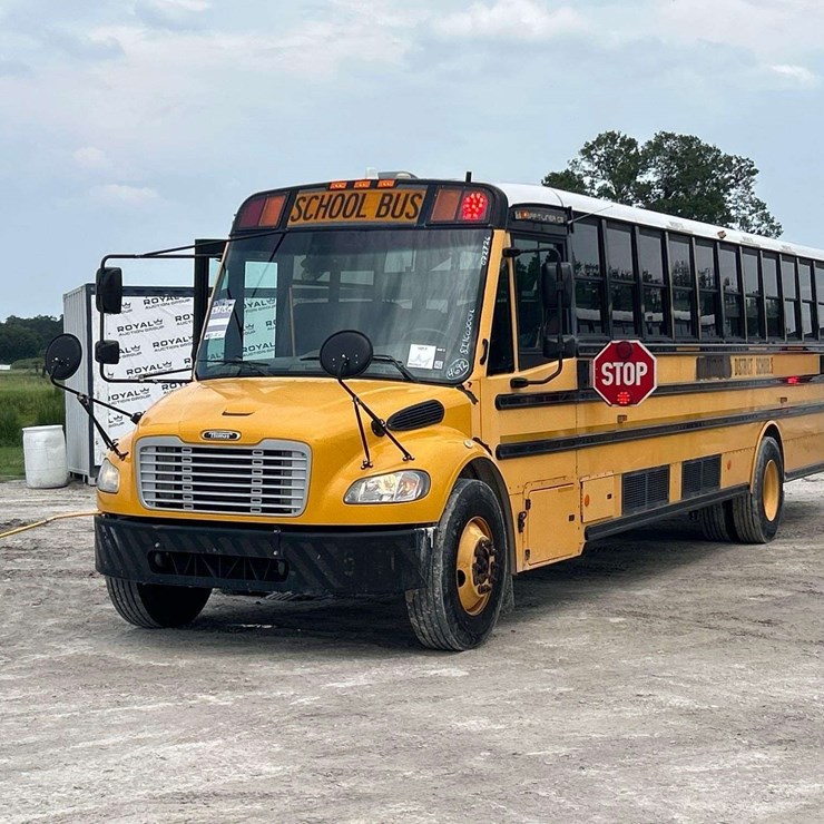 2016 FREIGHTLINER B2