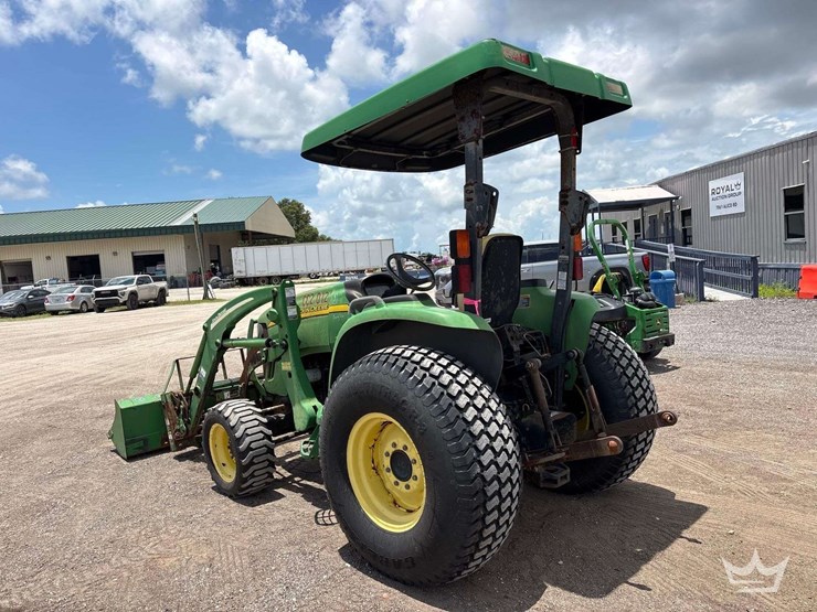 john-deere-utility-loader-tractor-image-4