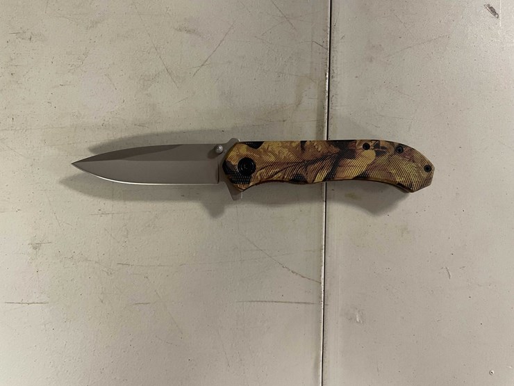 #10809-•-g-10-camo-handle-hunting-knife-image-1