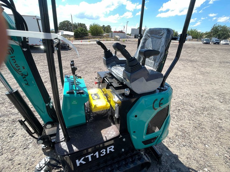 #2457-•-2026-cfg-kt13r-mini-excavator-image-20
