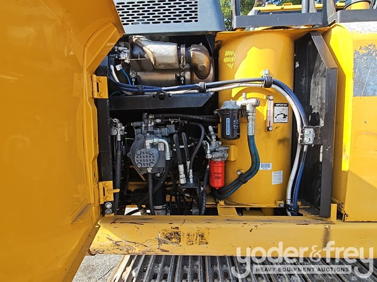 2018-deere-130g-image-38