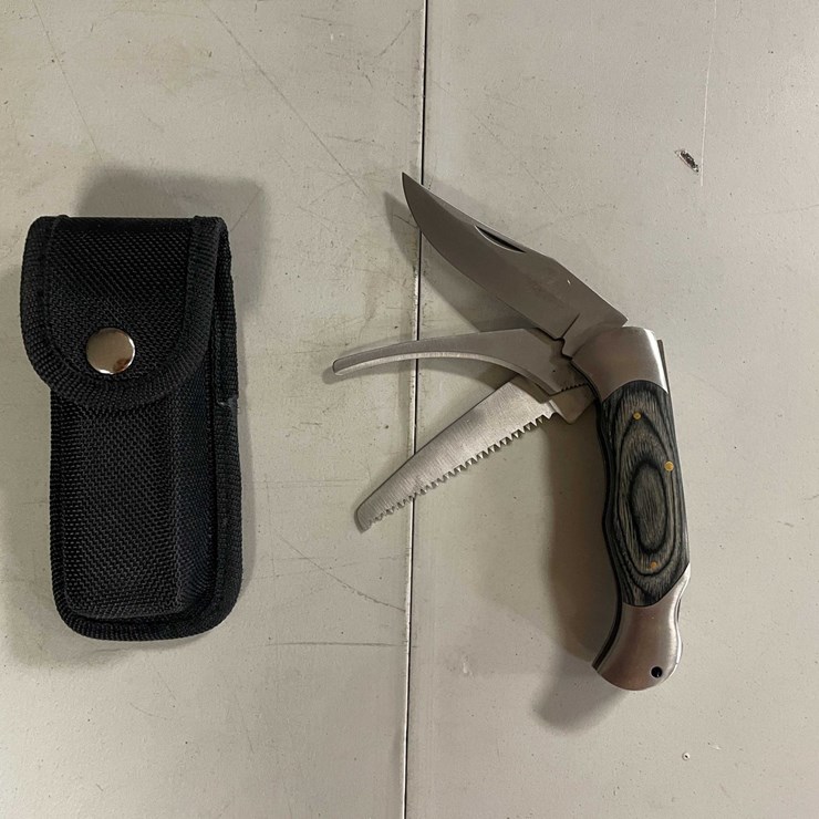 #10823 • 3 Blade Knife W/Gut Hook Blade