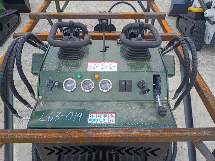 #l63-019-•-2026-zjg-380-mini-skid-steer-image-11