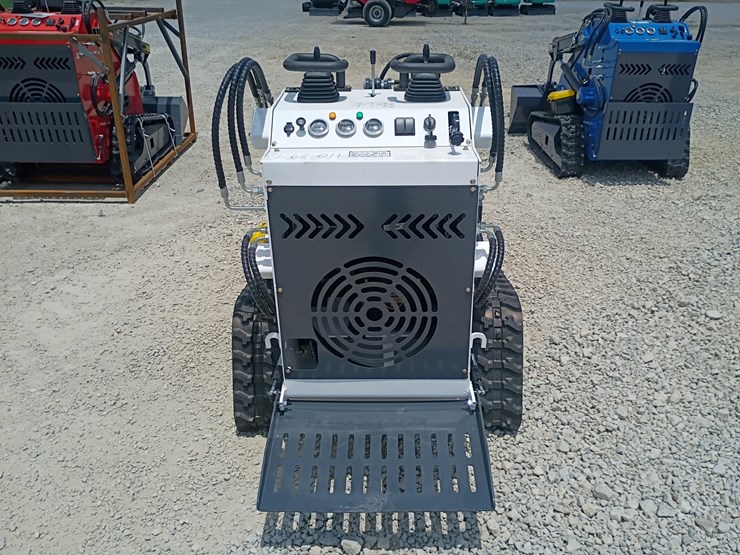 #l63-011-•-2026-zjg-380-mini-skid-steer-image-9