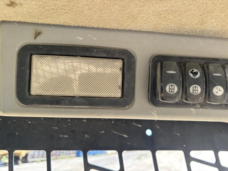 2018-caterpillar-259d-image-33