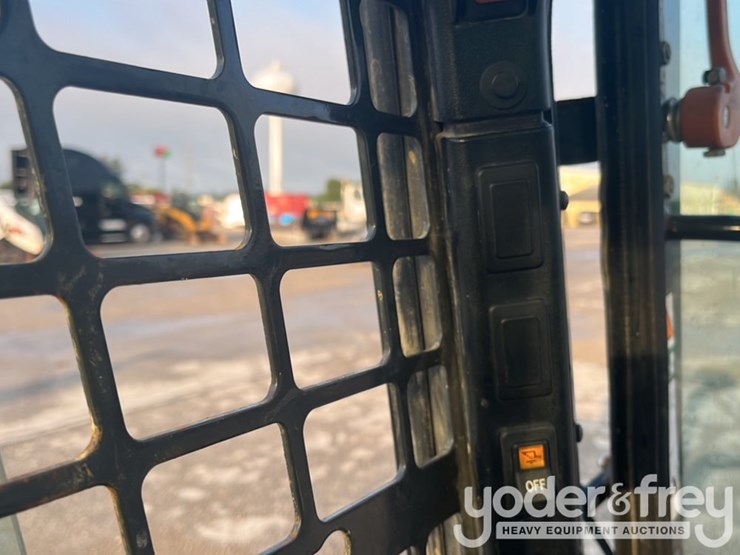 2020-bobcat-t870-image-33