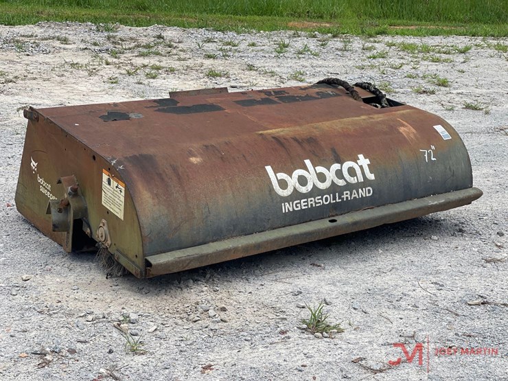 bobcat-72"-sweeper-skid-steer-attachment-image-1