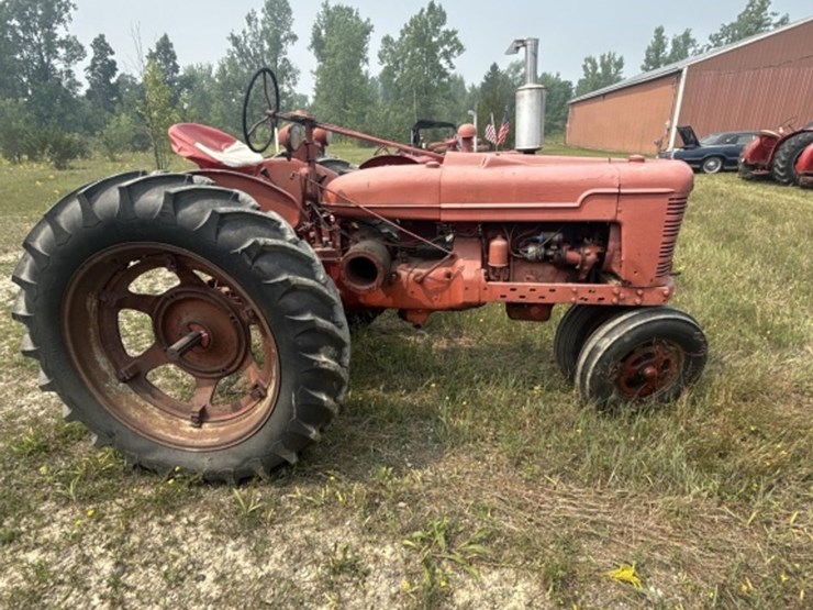 #16-•-farmall-model-h-image-3