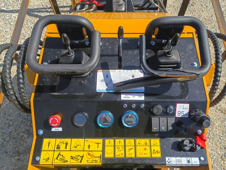 #l66-012-•-2026-agt-mx-crt23-mini-skid-steer-image-11