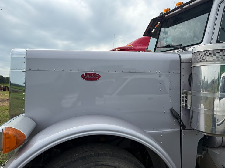 1989-peterbilt-379-image-37