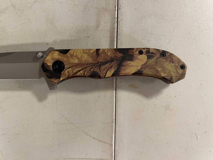 #10809-•-g-10-camo-handle-hunting-knife-image-2