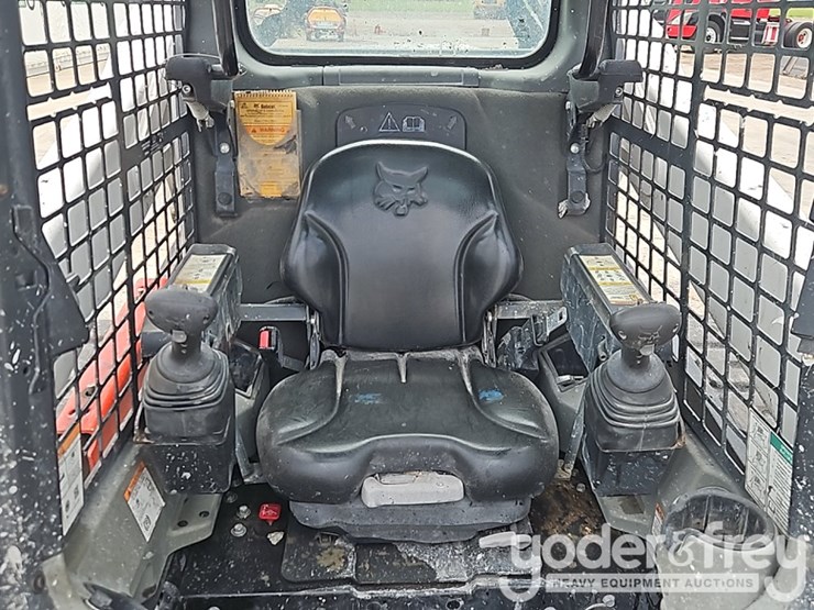 2023-bobcat-t740-image-24