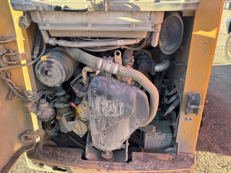 2014-caterpillar-226b3-image-32