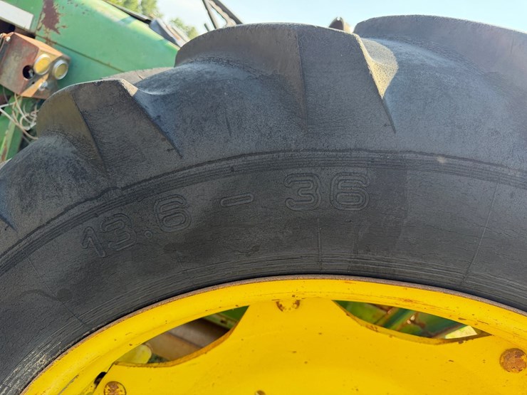 1972-john-deere-820-image-5