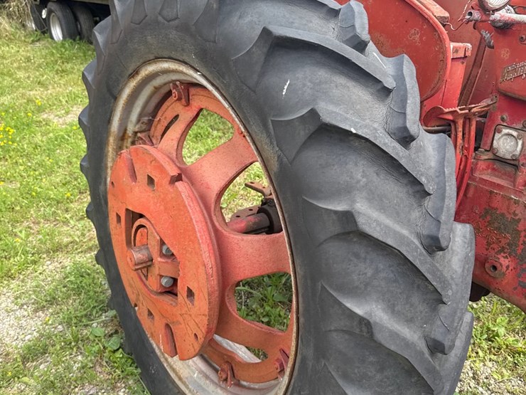 #34-•-farmall-300-image-3