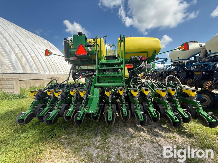 2021-john-deere-db60-image-5
