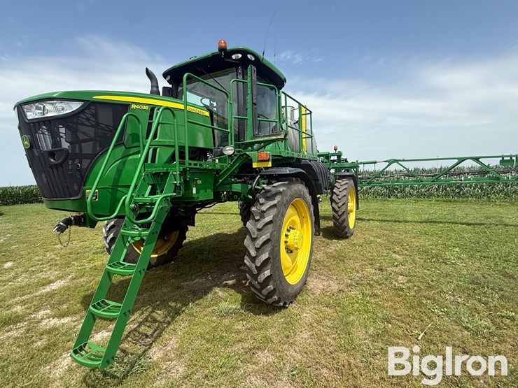 2020-john-deere-r4038-image-10