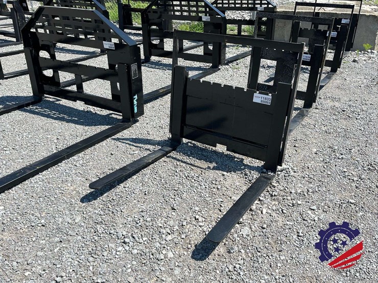 unused-2026-future-ft-xhc-mini-skid-steer-skid-steer-forks---[skid-steer-attachments]-attachment-image-1
