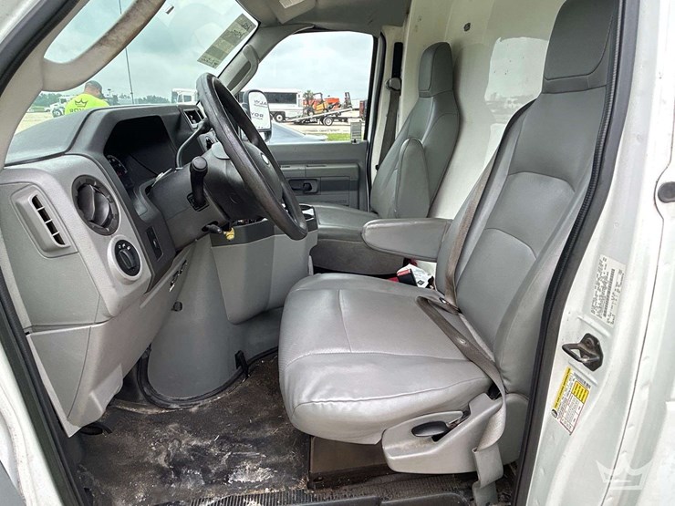 2012-ford-cargo-image-17