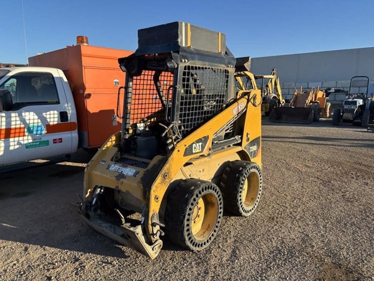 2014-caterpillar-226b3-image-1