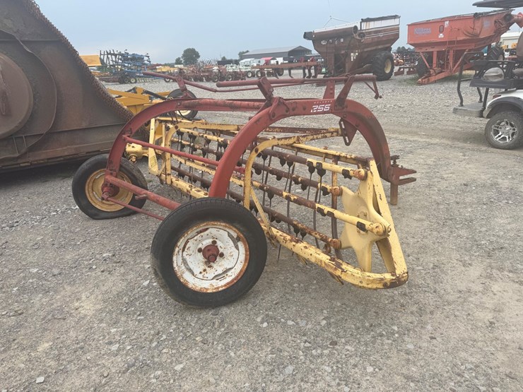 new-holland-256-image-3