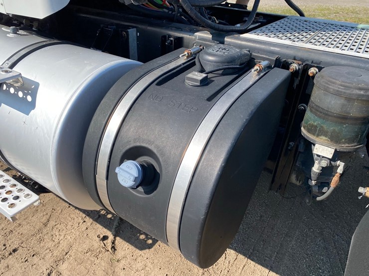 2018-kenworth-t440-image-42