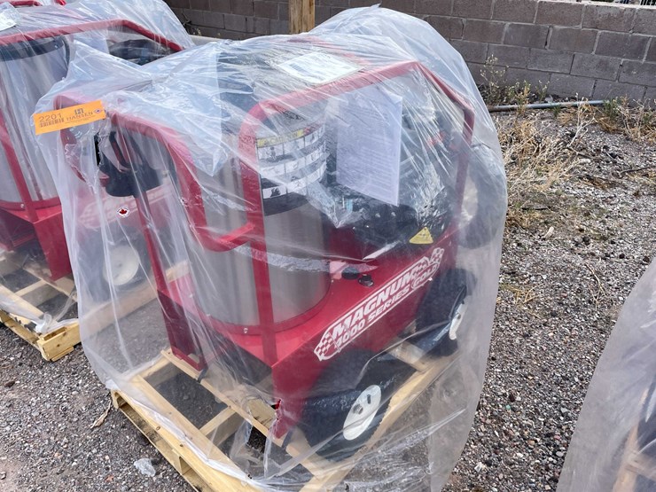 #2201-•-magnum-4000-gold-power-washer-image-2