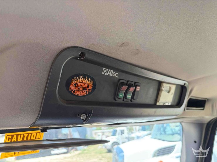 2018-freightliner-m2-106-image-17