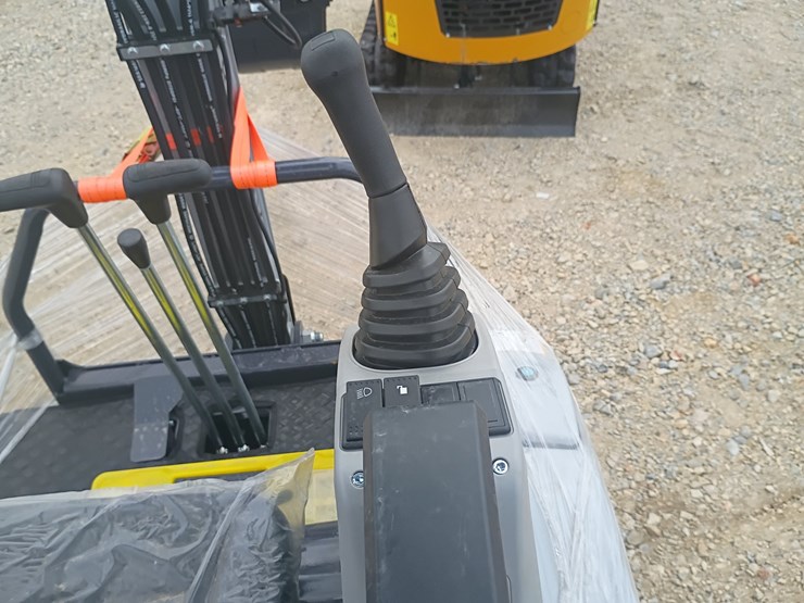 #l73-053-•-2026-ats-me18-mini-excavator-image-14
