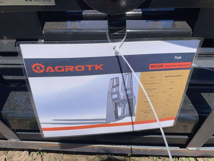 agrotk-skid-steer-pallet-forks.-image-3