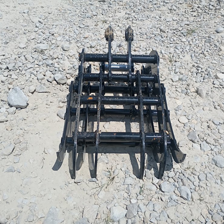 #L63-043 • Grabber Mini Excavator Attachment