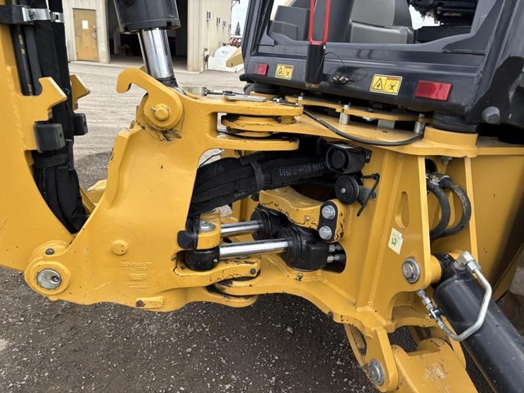 2022-caterpillar-430-image-24