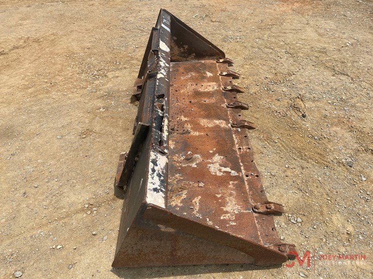 cat-79"-tooth-bucket-skid-steer-attachment-image-2