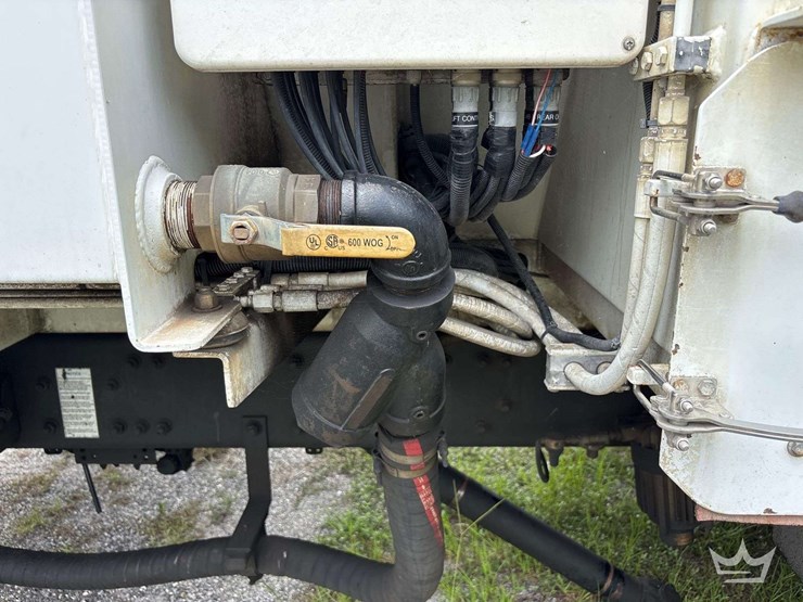 2019-freightliner-m2-106-image-18