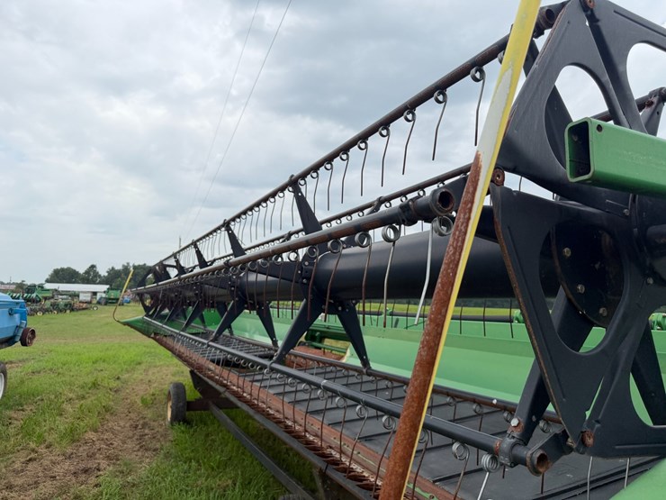 2015-john-deere-630d-image-32