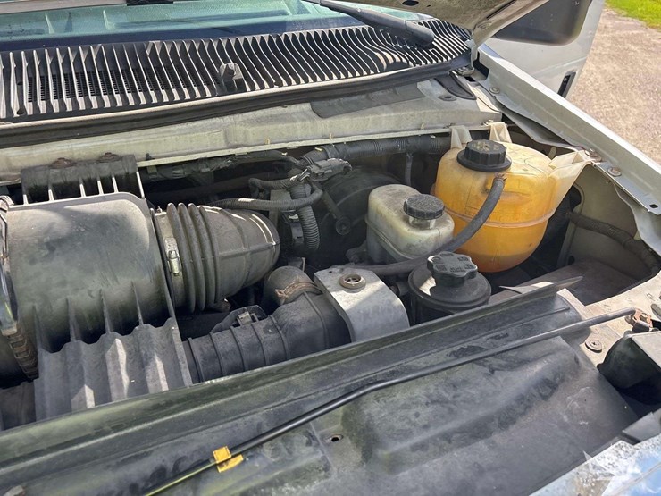 2014-ford-cargo-image-9